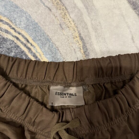 Fear Of God Essentials SS19 Brown Shorts Mens Size Medium or Large - Picture 2 of 3